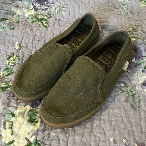 Sanuk Loafers/Slip Ons